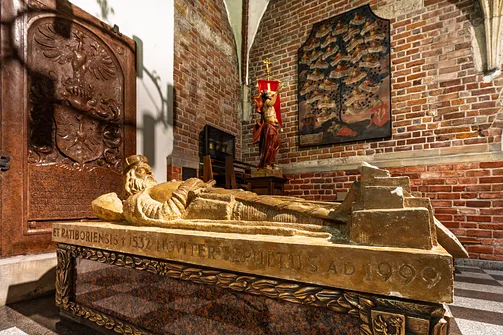 Nagrobek księcia Jana II Dobrego w kaplicy bocznej opolskiej katedry.
