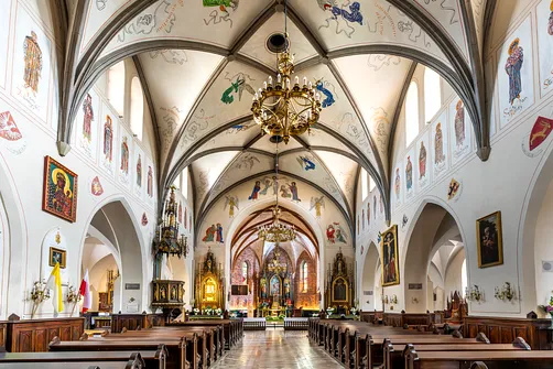 Polichromie ścienne i sklepieniowe w nawie głównej kościoła św. Jana Chrzciciela w Radomiu.
