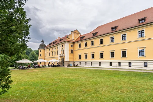 Skrzydło dawnego opactwa cystersów w Rudach.