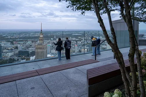 Panorama Warszawy z Pałacem Kultury i Nauki widoczna z Varso Tower.