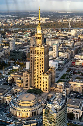 Pałac Kultury i Nauki w Warszawie widziany z wieżowca Varso Tower.