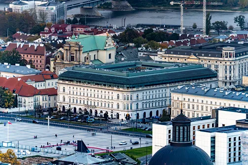 Plac Piłsudskiego sfotografowany z punktu widokowego Highline Warsaw.
