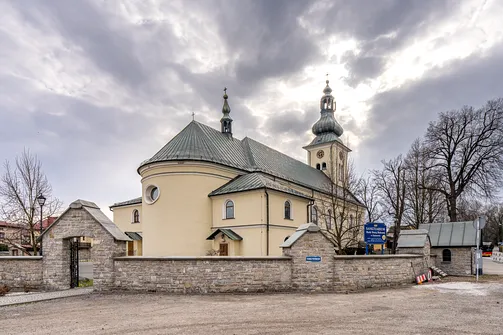 Widok od strony prezbiterium na Sanktuarium Matki Bożej Bolesnej w Bielsku-Białej.