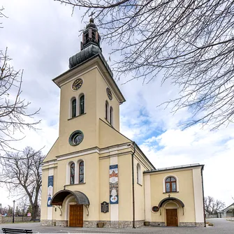 Wieża i portal wejściowy do sanktuarium Matki Bożej Bolesnej w Bielsku-Białej.