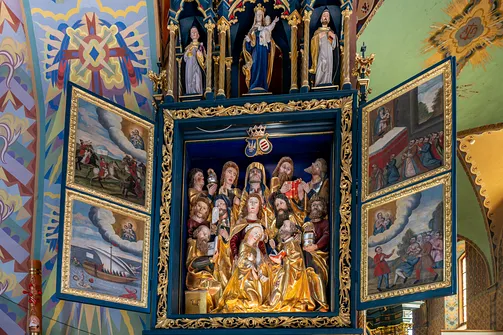 Gotycko-renesansowy tryptyk ze sceną Zaśnięcia NMP w żywieckiej konkatedrze.