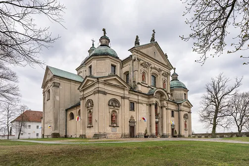 Bryła sanktuarium w Studziannie.