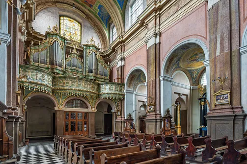 Prospekt organowy na chórze muzycznym w Studziannie.
