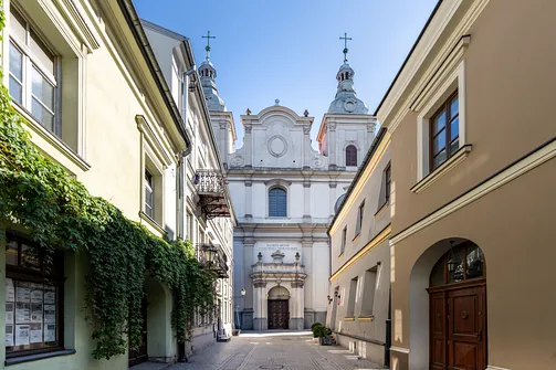 Główna fasada piotrkowskiej świątyni św. Franciszka Ksawerego.