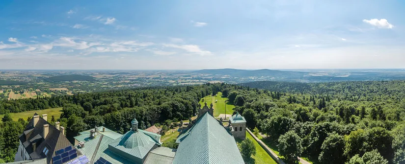 Łysa Góra, klasztor na Świętym Krzyżu. Panorama z Łysej Góry w kierunku wschodnim