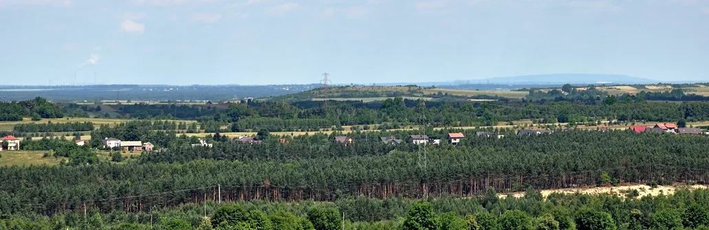 Olsztyn koło Częstochowy. Widok z zamku w Olsztynie - w oddali Góra Kamieńsk i Elektrownia Bełchatów